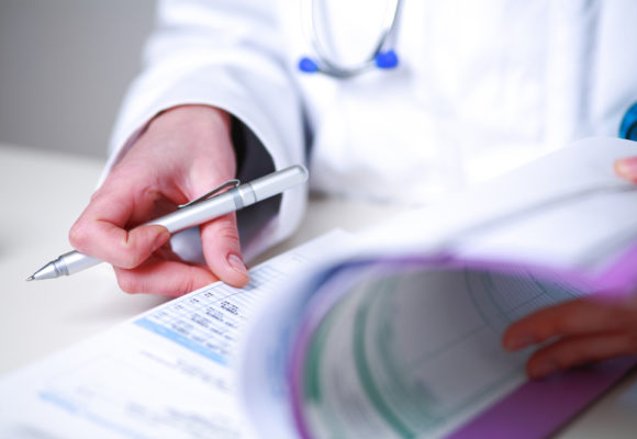 Les raisons qui poussent au suivi des dossiers médicaux des malades